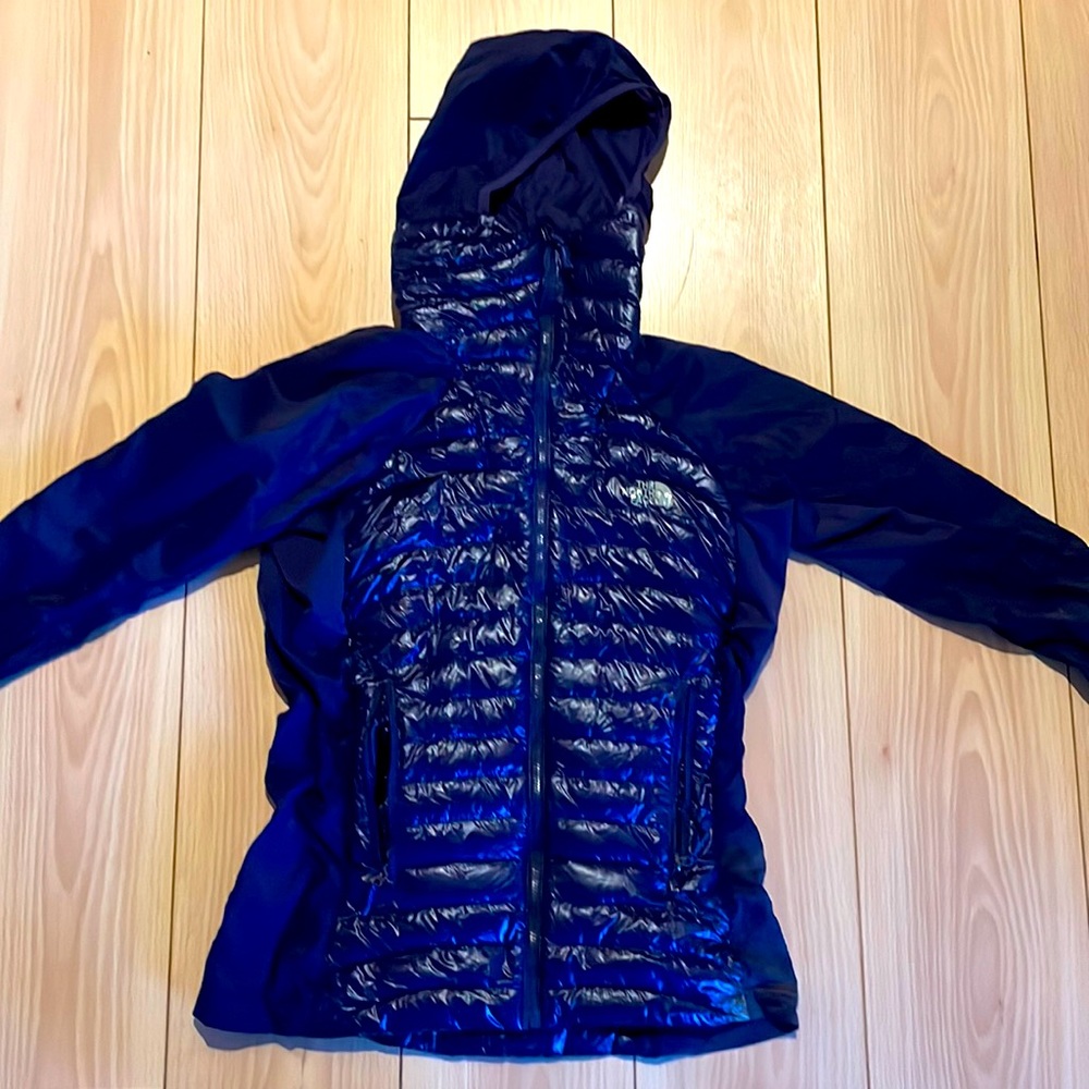 Lightweight NorthFace hooded down jacket